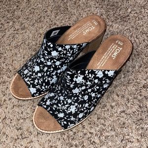 TOMS womens sandal wedges